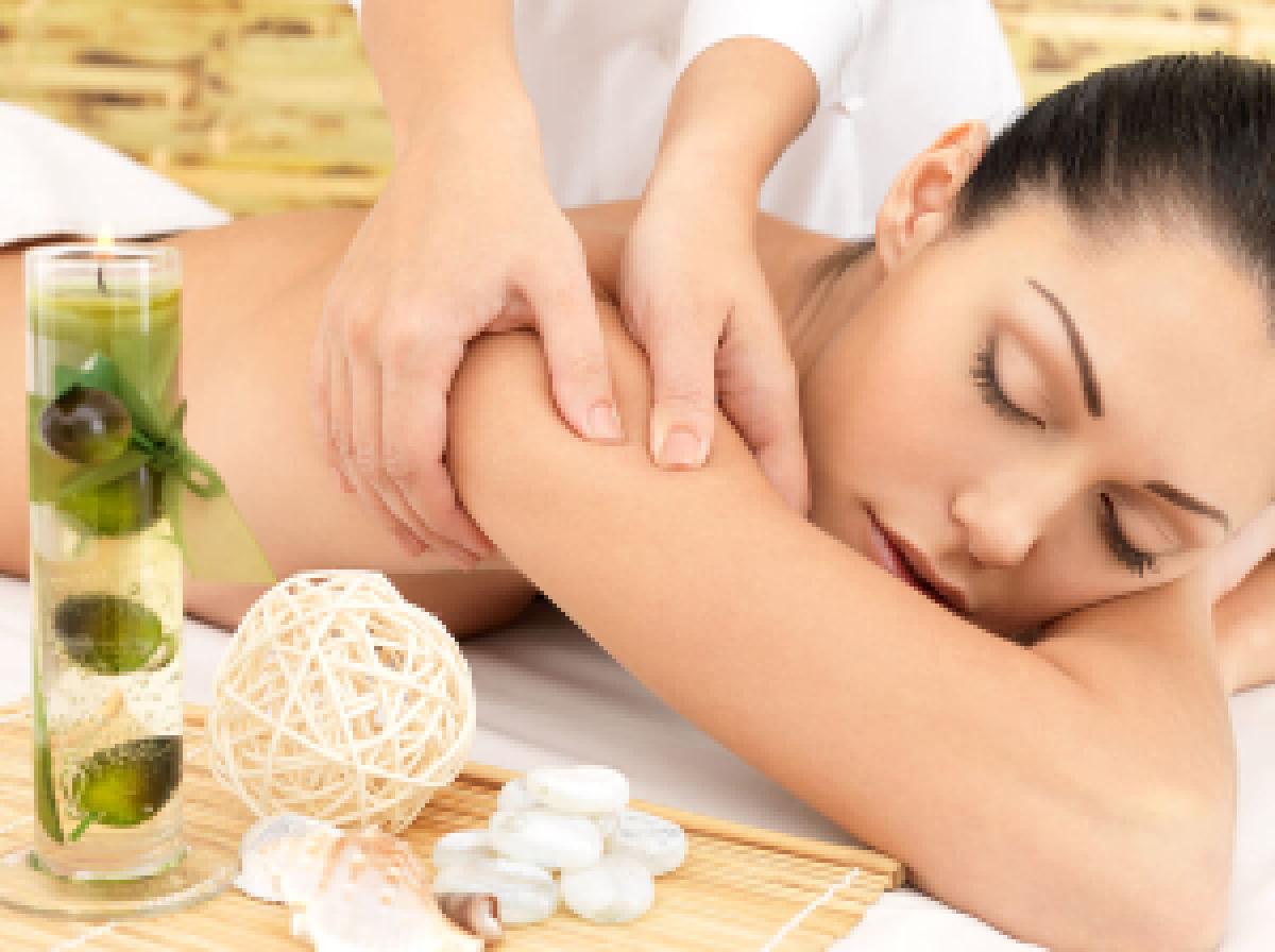 Cliente en séance de massage thaï