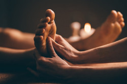Massage à la bougie pour traiter des insomnies